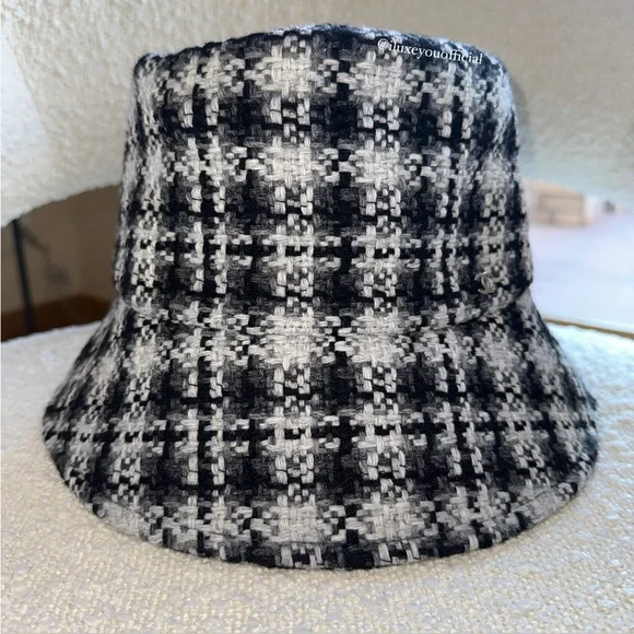 CHANEL | Accessories | Nwt Chanel Black And White Plaid  display picture 2